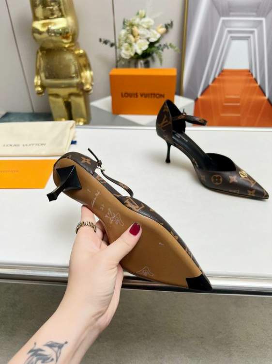 Picture of Louis Vuitton Shoes _SKULVsz35-417cmmnf040313610